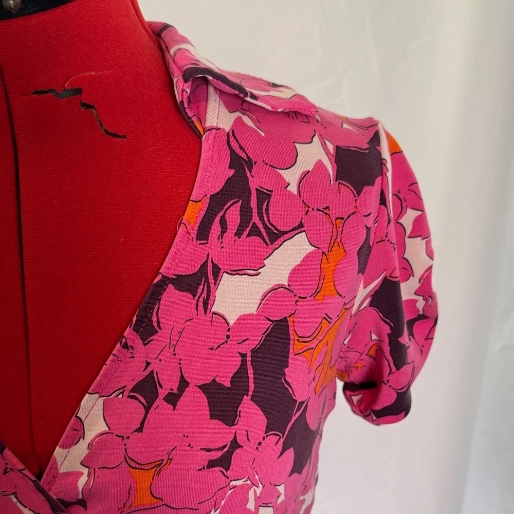 Diane Von Furstenberg CollaredShort Sleeved Floral Wrap Dress in Pink and Purple - Picture 5 of 13